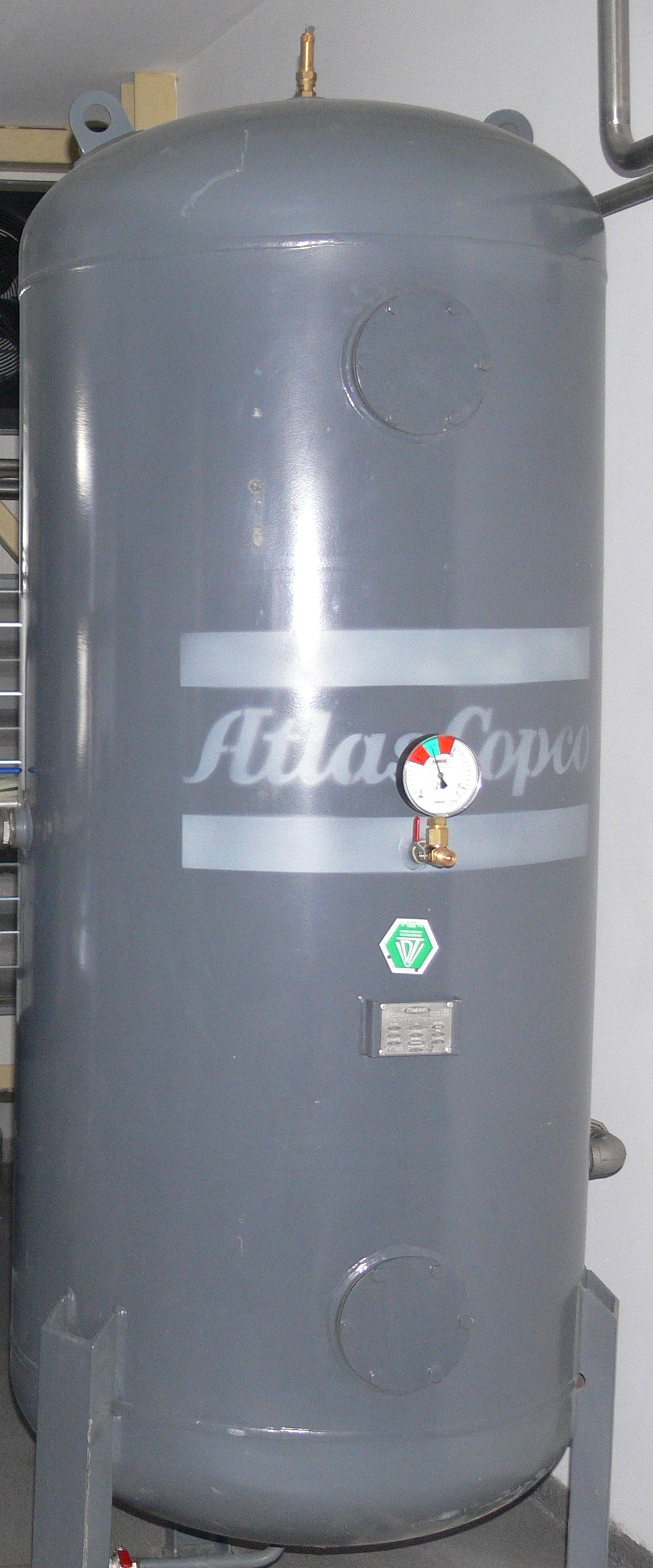 Vertical compressed-air receiver tank with a pressure gauge