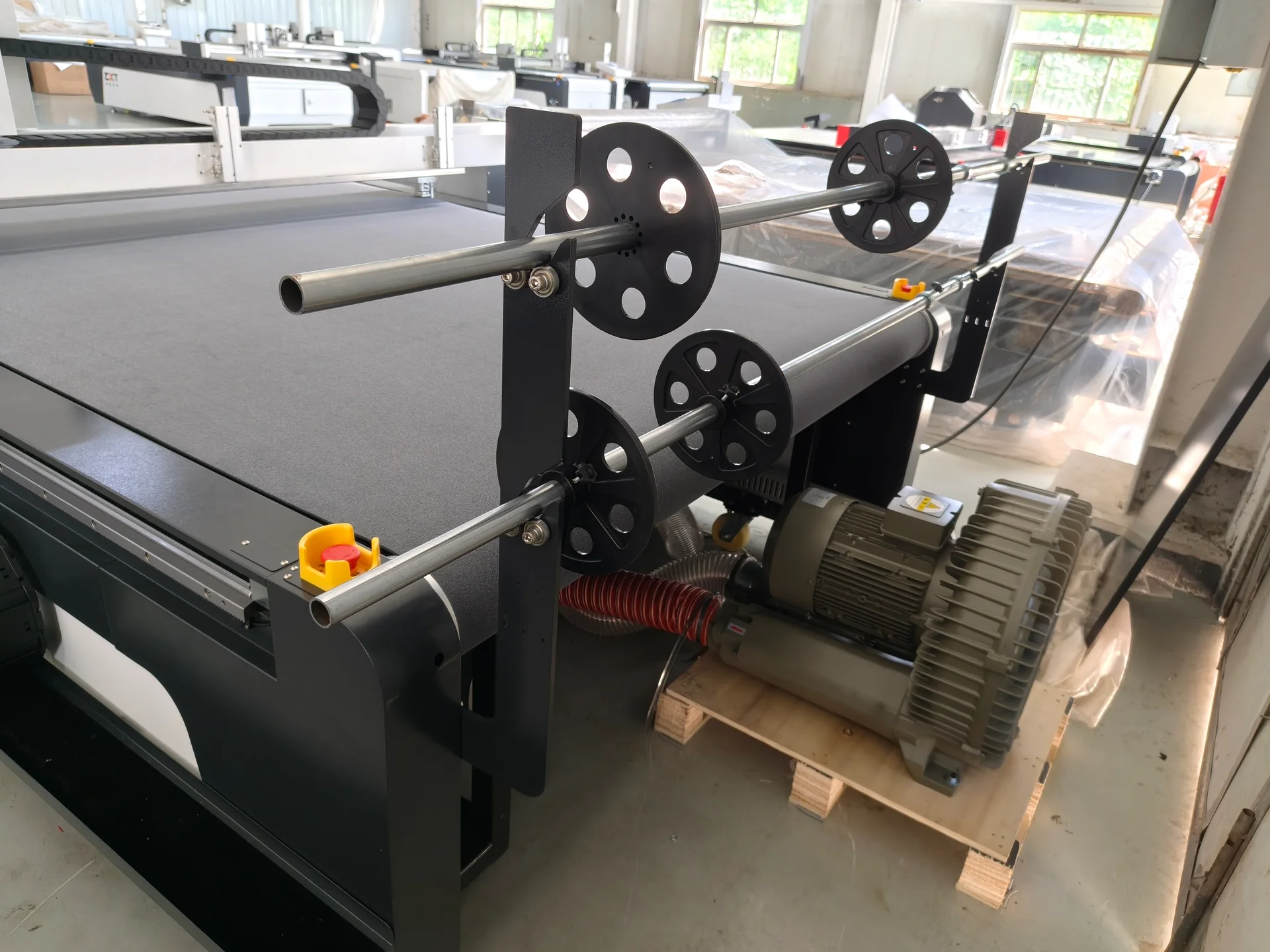 Digital cutting table roll-feed hardware and vacuum blower