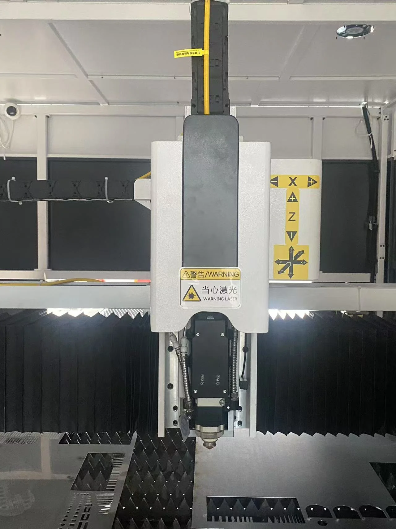 Installed laser cutting head and axis assembly