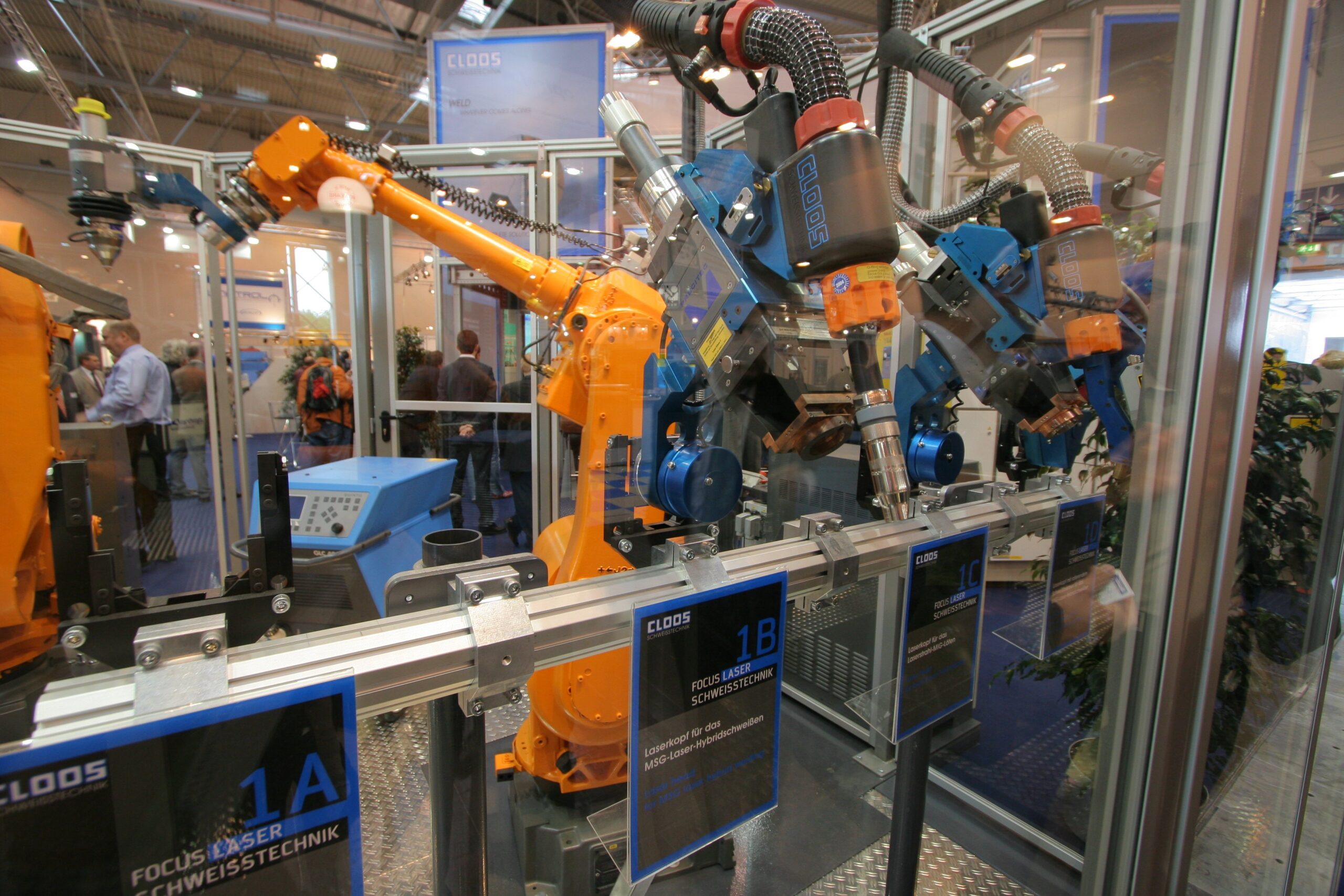 CLOOS laser welding heads and robots at the Essen welding exhibition