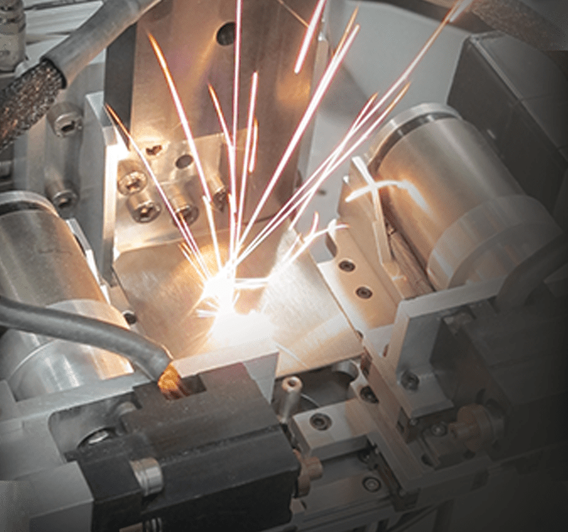 Real laser welding of a clamped component in a fixed tooling assembly